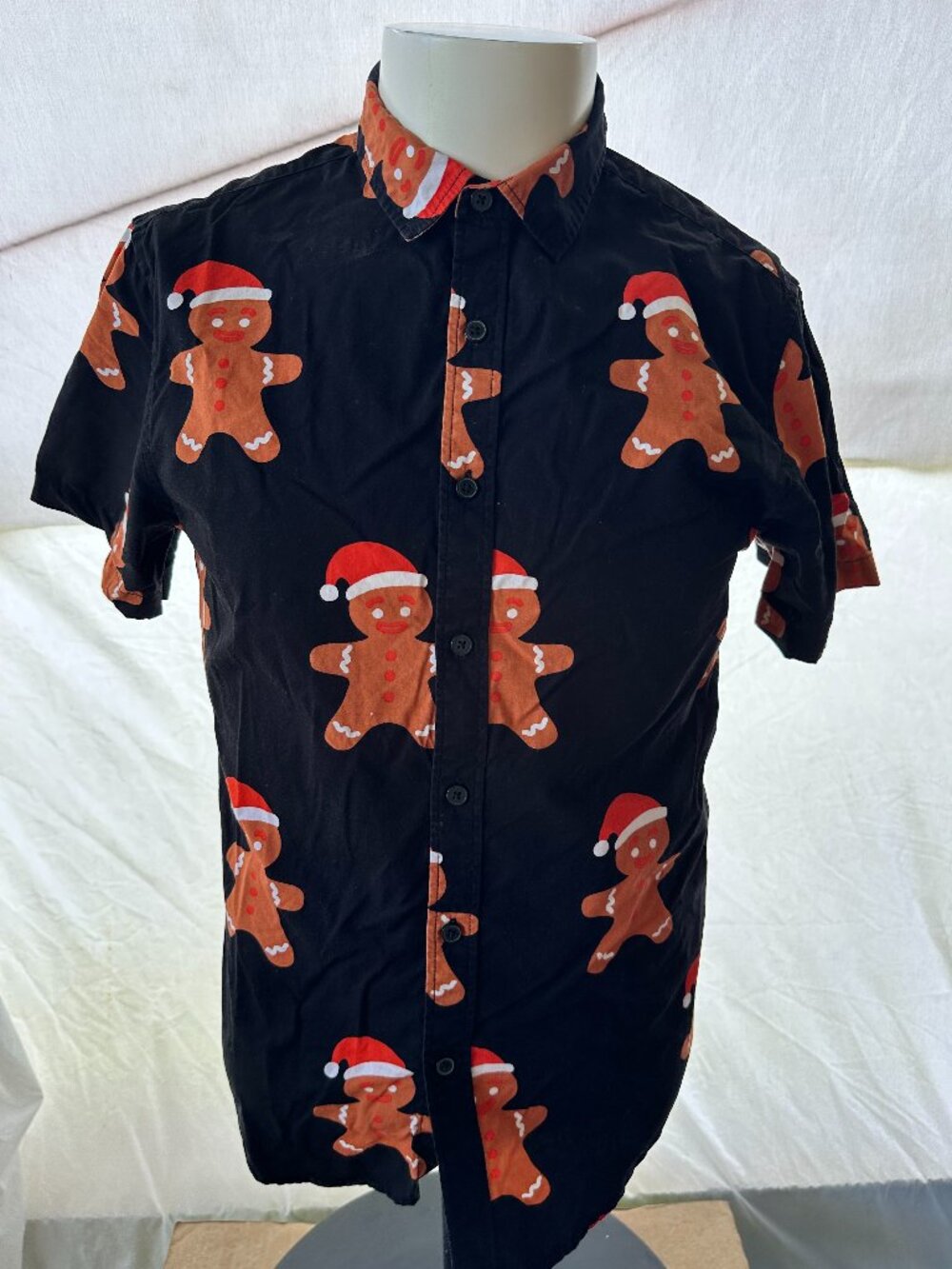 Forever 21 Men Men's Gingerbread Man Pattern Black SS Button Front Shirt XS Cott
